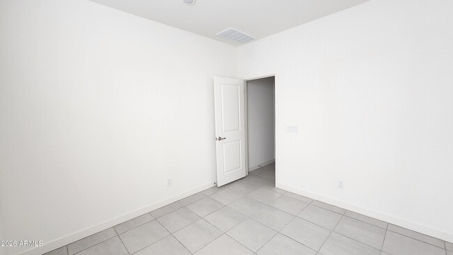 Building Photo - 2934 E Augusta Ave