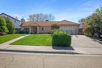 Building Photo - 2847 Hillcrest St