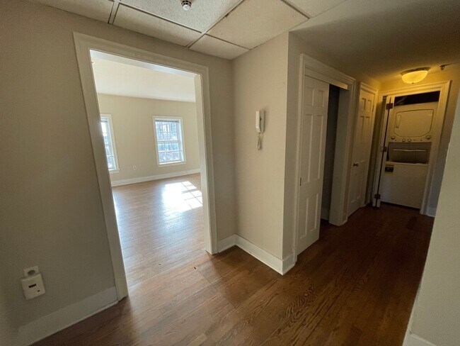 Building Photo - Junior League - 3039 M