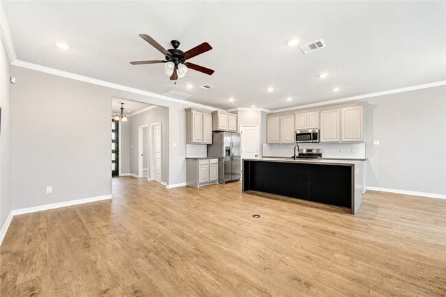 Building Photo - 6205 Daytona Dr