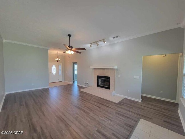 Building Photo - 2406 Maple Ct