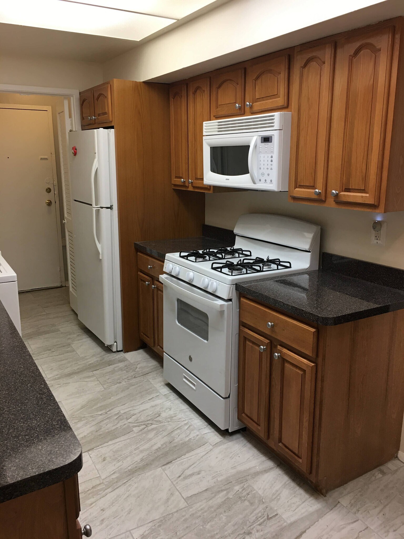 Building Photo - 10241 Prince Pl