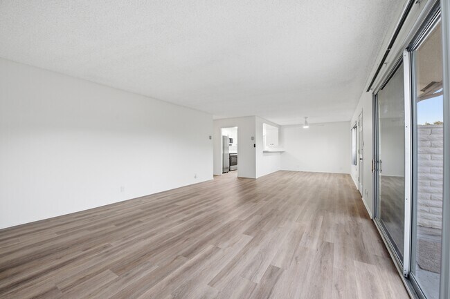 Building Photo - 1022 San Marino Dr
