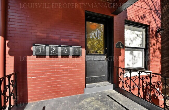 Building Photo - 319 W Lee St