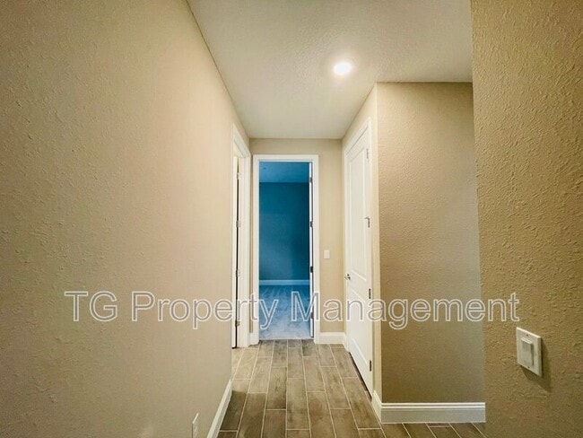 Building Photo - 122 Monthaven Dr