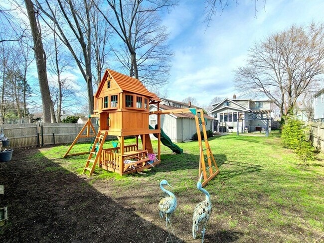 Building Photo - ***Please Respond Directly to the Online Listing, Calls May Not Be Returned***