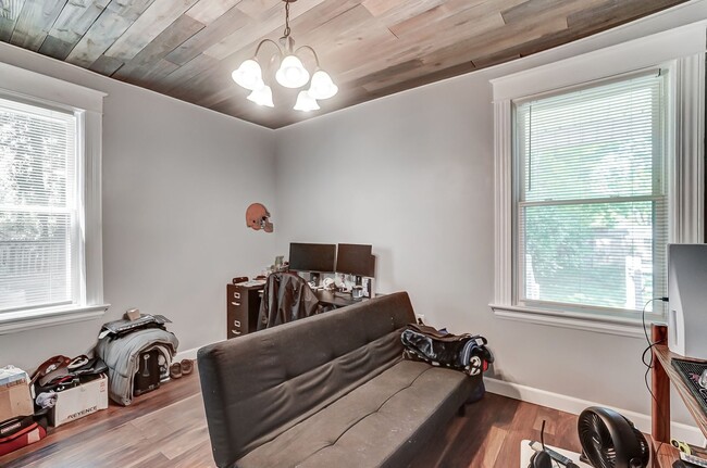 Building Photo - Charming 3-bedroom, 1.5-bathroom