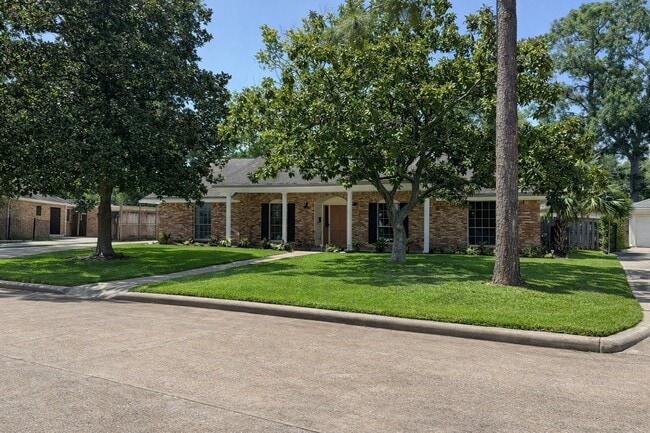 Building Photo - 18210 Barbuda Ln