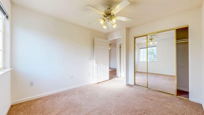 Building Photo - Bright first floor 2 bedroom with washer &...
