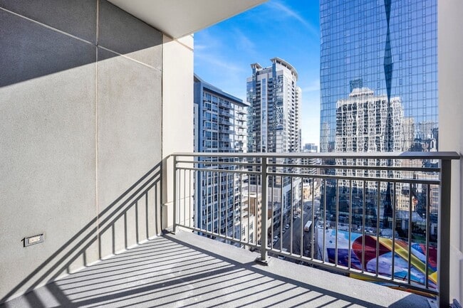 Building Photo - 1250 S Michigan Ave