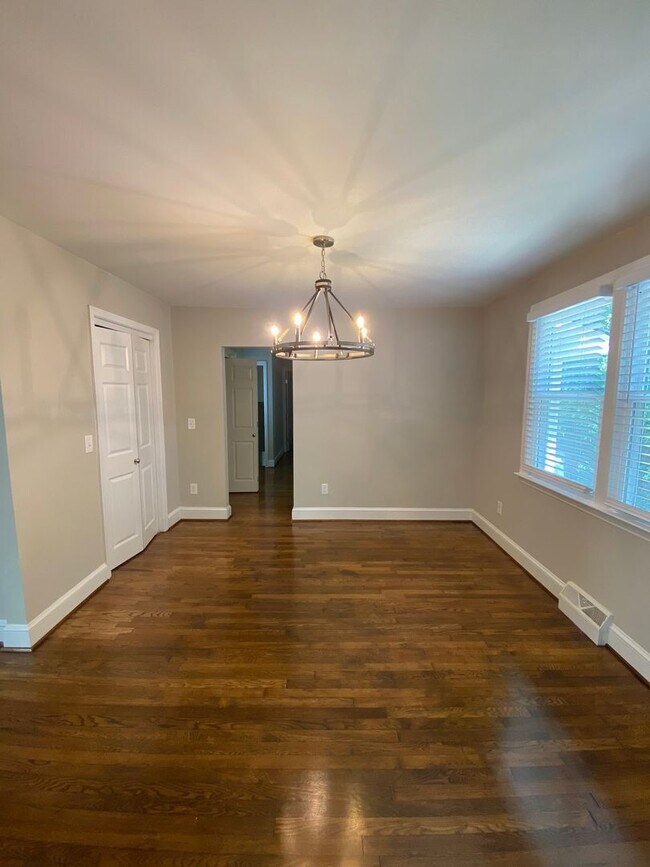 Building Photo - Spacious 3BR/3BA Home with Private Baths – Great for Students