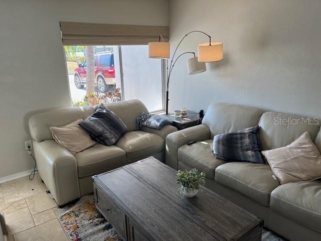 Building Photo - 2220 E Vina Del Mar Blvd