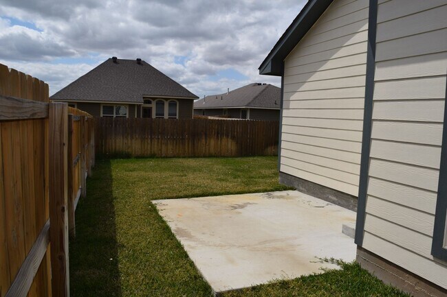 Building Photo - Stunning 3 Bed, 2 Bath in Creek Meadows!