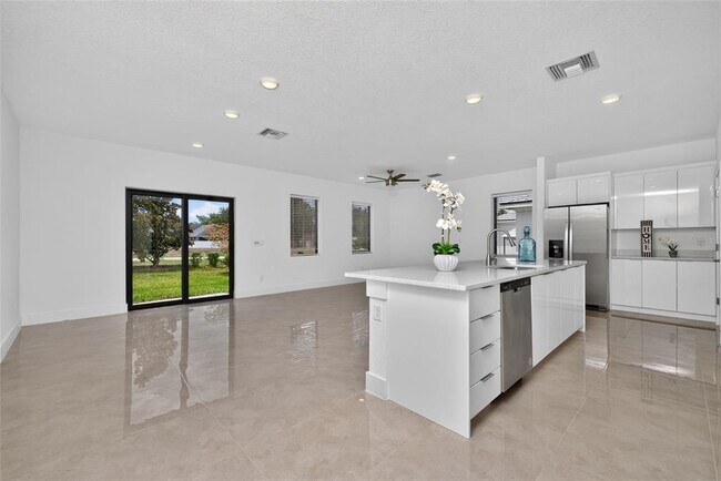 Building Photo - 6336 Chorus Dr