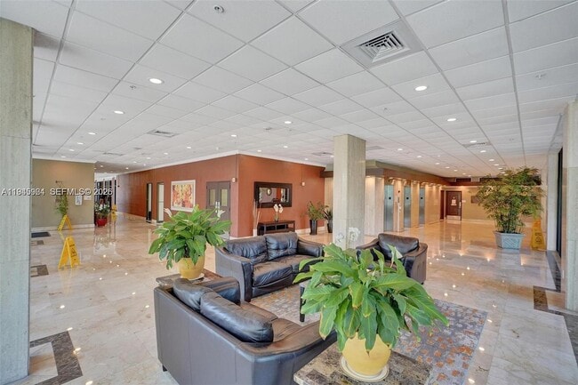 Building Photo - 400 Kings Point Dr