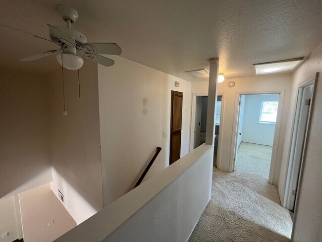 Building Photo - Spacious 3bed 2.5bath 2 story home available now!