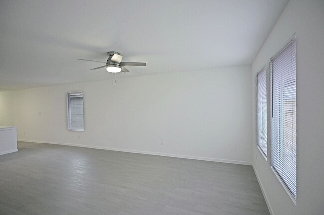 Building Photo - 2415 Shady Grv