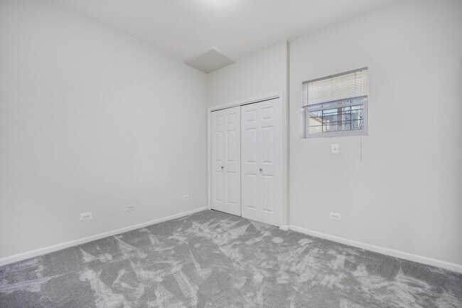 Building Photo - 2033 W Huron St