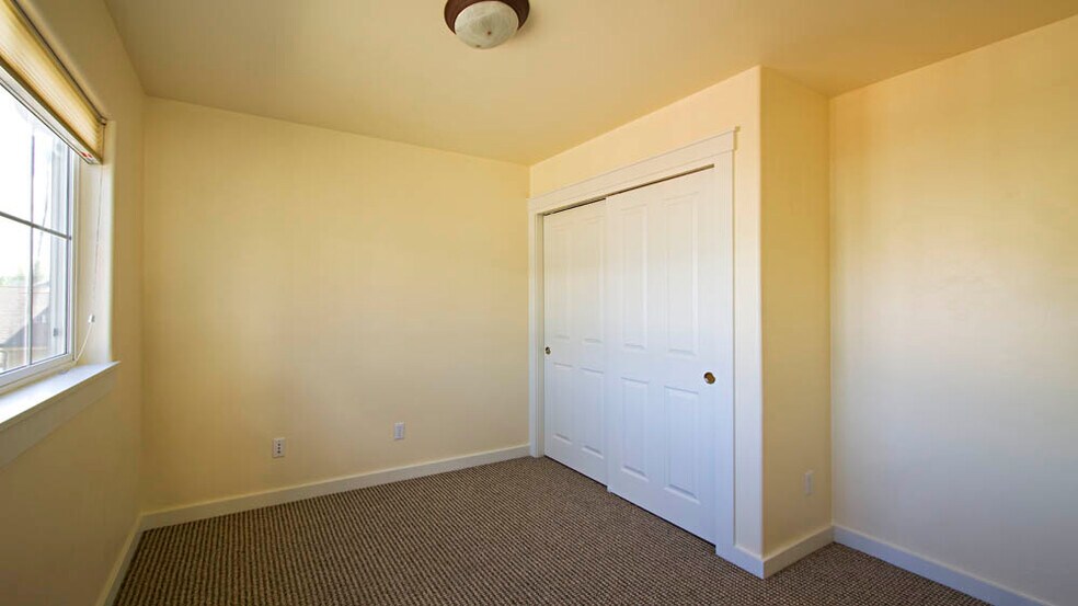 Building Photo - 3892 Equestrian Ln