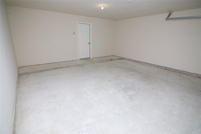 Building Photo - 12039 Clifton Oaks Dr