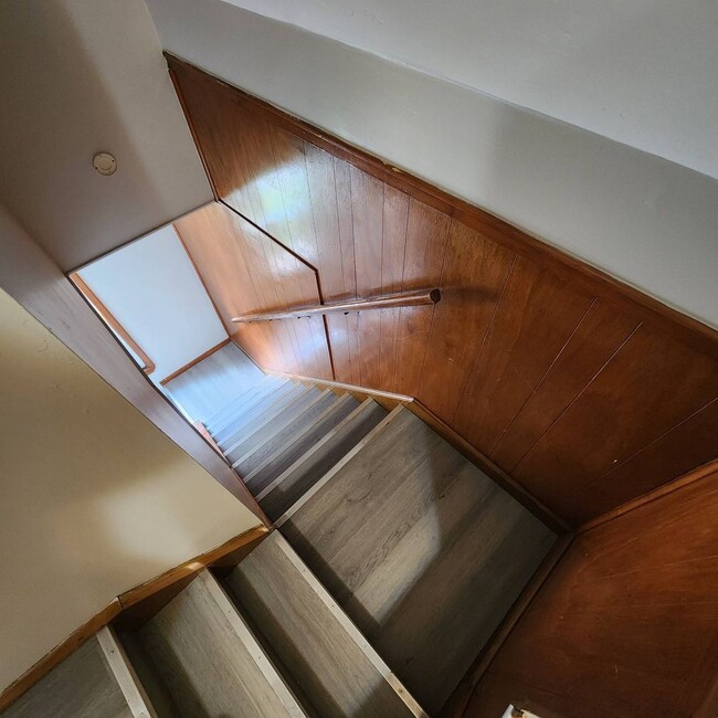 Building Photo - Charming 3-Bedroom Property in Prime Location