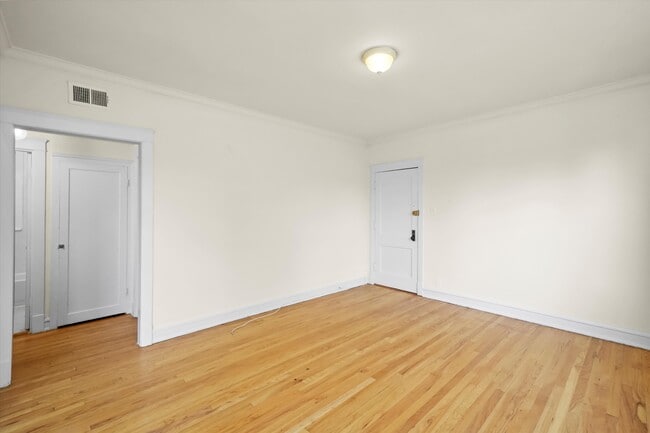 Building Photo - 3000-3008 N Whipple St
