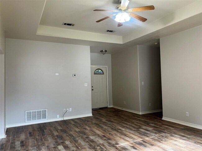 Building Photo - 303 Lydia Ln