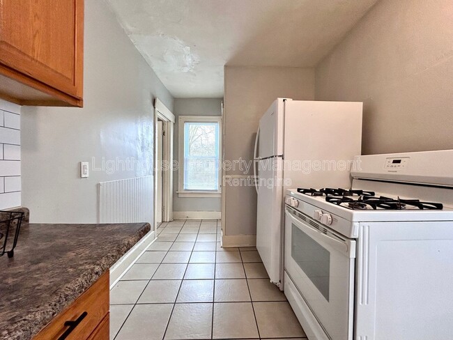 Building Photo - 39 Iona Ave