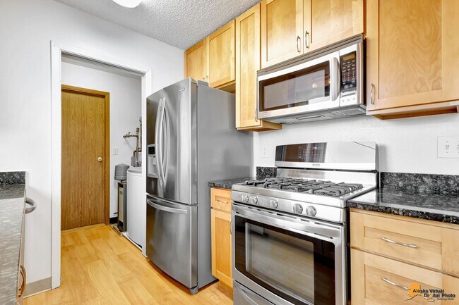 Building Photo - Cozy Abbott Loop Single Family Home w/ Garage & Fenced in Yard