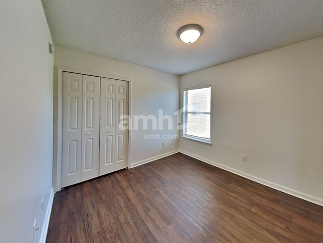 Building Photo - 341 Diana Ct