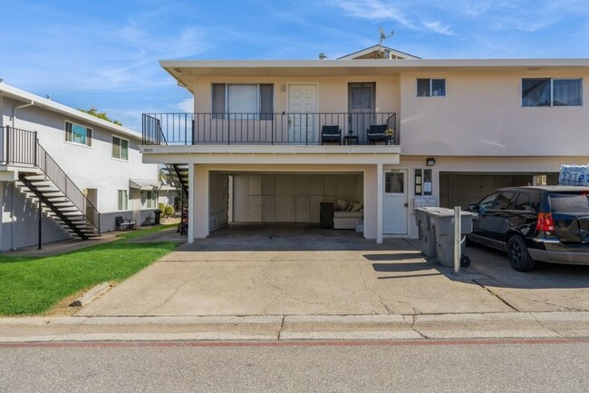 Building Photo - Cute 2 Bed home !