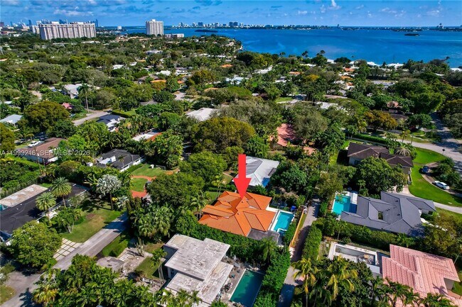 Building Photo - 1160 NE 98th St