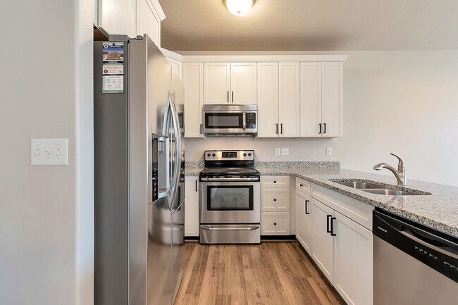 Building Photo - 3 Bed 2.5 Bath Townhome in Bluffdale