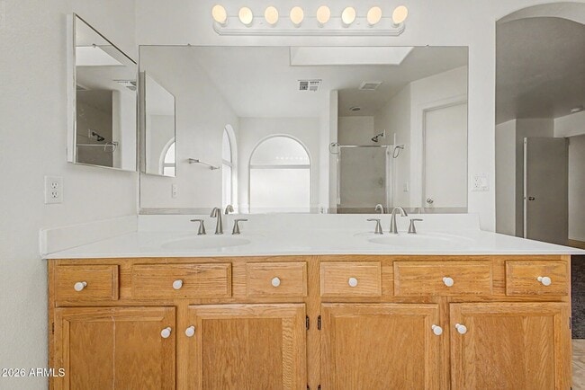 Building Photo - 851 W Palo Verde St