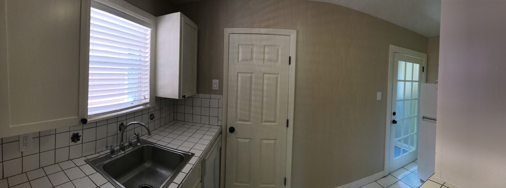 Building Photo - 906 N 6th St