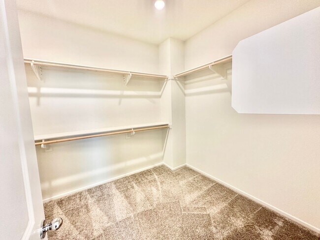 Building Photo - Lovely, Light & Bright, Two-Story, Detached Home in the Desirable Wildgrove Community of Vista!