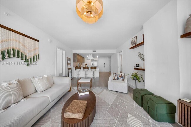 Building Photo - 1025 92nd St