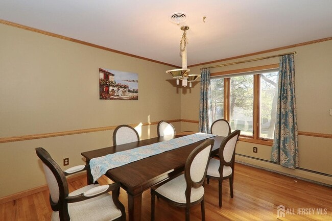 Building Photo - 240 Twin Oaks Terrace