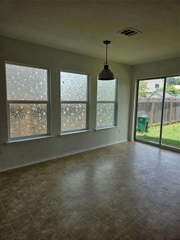 Building Photo - 13400 Coomes Dr