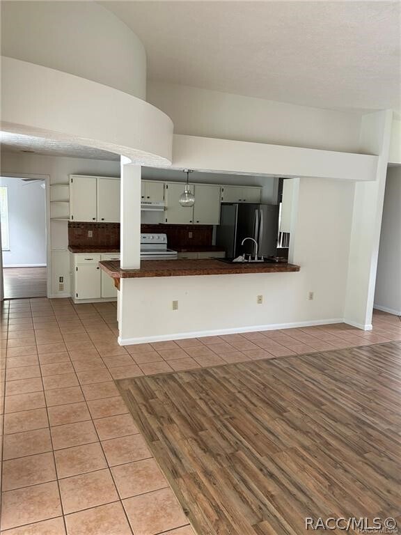 Building Photo - 2620 E Newhaven St