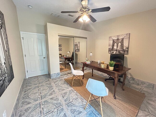 Building Photo - Gorgeous 3 Bed/3 Bath in Tranquil Gated Co...