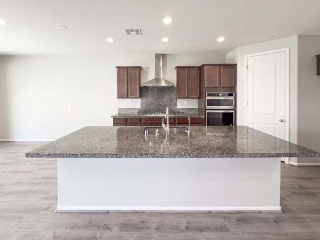 Building Photo - Beautiful 2 Story 5 Bedroom SOLAR Home + L...