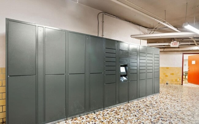 Building Photo - Centrally Located Junior One Bedroom in Georgetown/Dupont border. UTILITIES INCLUDED