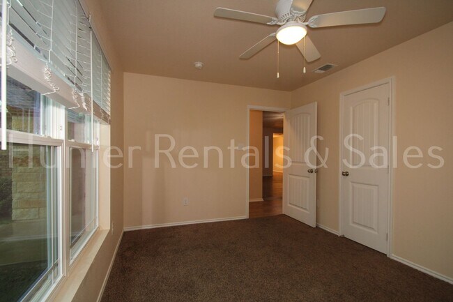 Building Photo - $500 off first month’s rent!