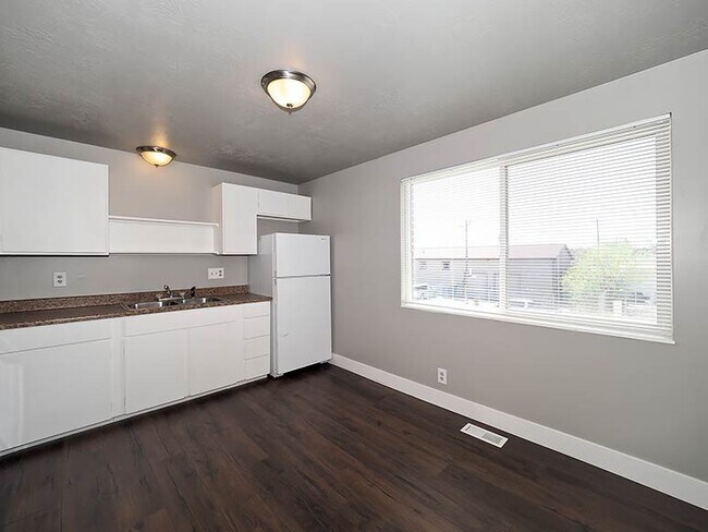 Building Photo - 3064 W Beaver Cir
