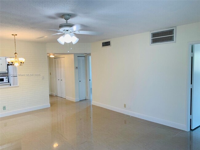 Building Photo - 251 S Cypress Rd