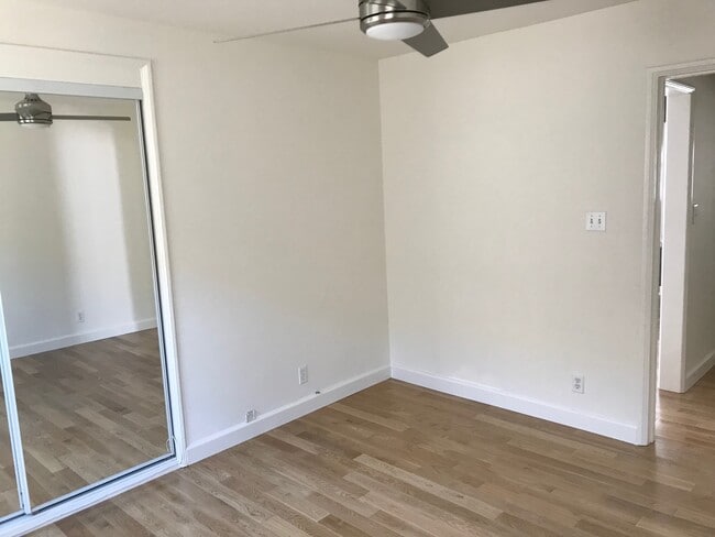 Building Photo - 12936 Moorpark St