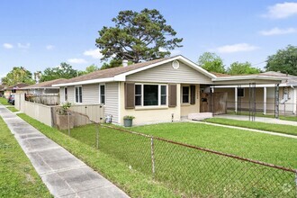 Building Photo - 1508 Weyer St