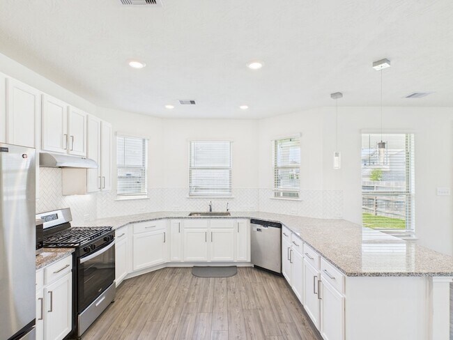 Building Photo - 15643 Fellswood Dr