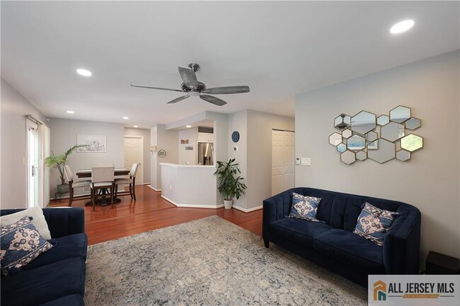 Building Photo - 160 Buttonwood Dr